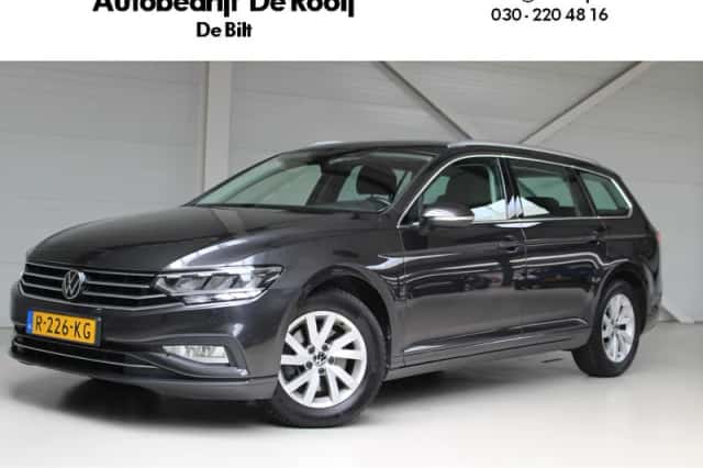 Volkswagen Passat (2022) thumbnail 1