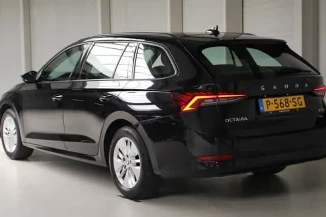 Škoda Octavia (2022) thumbnail 4