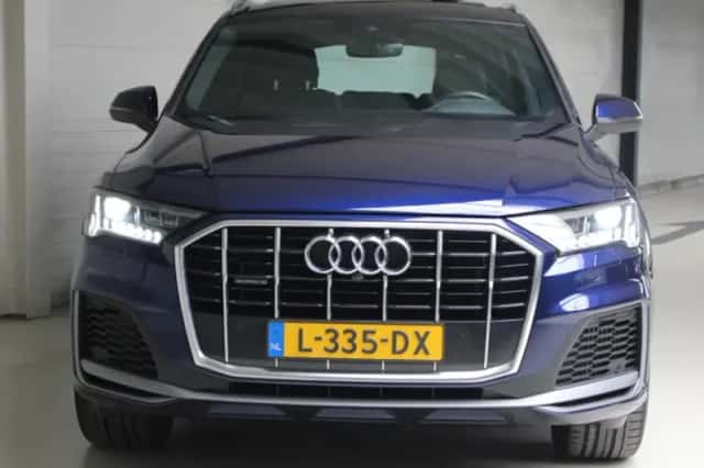 Audi Q7 (2021) thumbnail 3