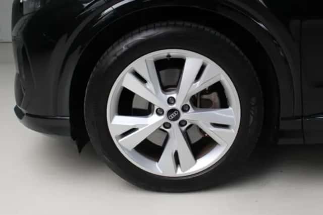 Audi Q4 (2022) thumbnail 11
