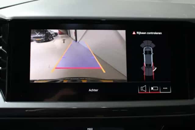 Audi Q4 (2022) thumbnail 19
