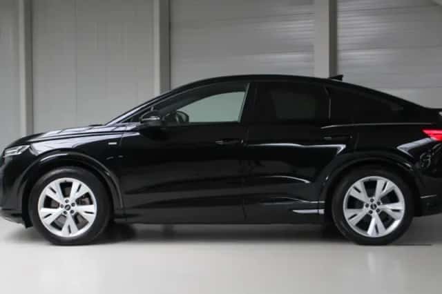 Audi Q4 (2022) thumbnail 3