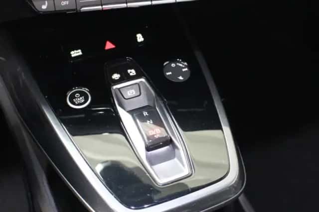Audi Q4 (2022) thumbnail 23