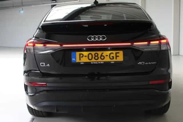 Audi Q4 (2022) thumbnail 5