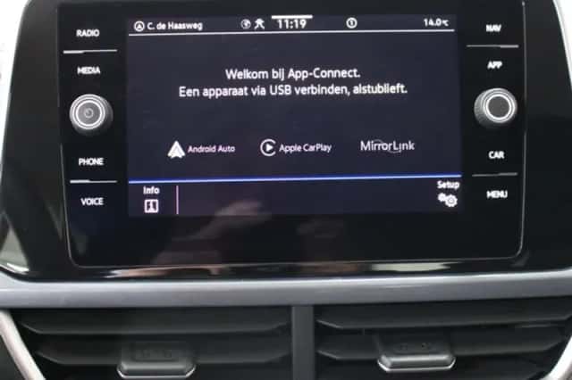 Volkswagen T-Roc (2022) thumbnail 15