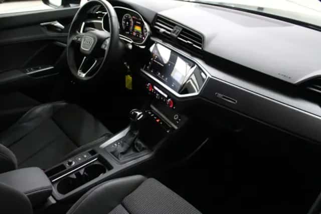 Audi Q3 (2022) thumbnail 9