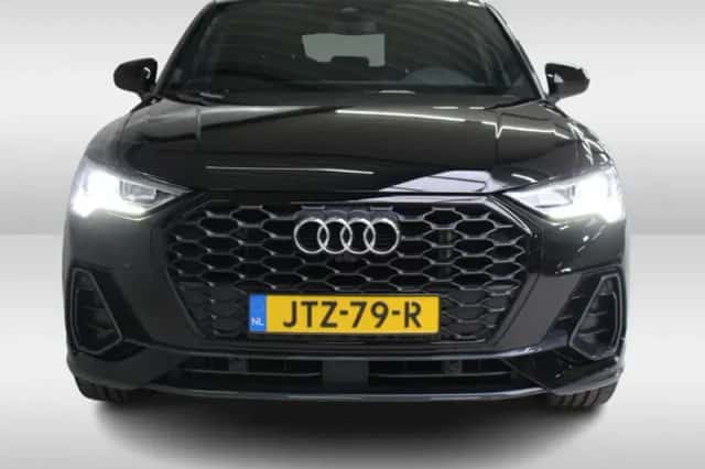 Audi Q3 (2022) thumbnail 10