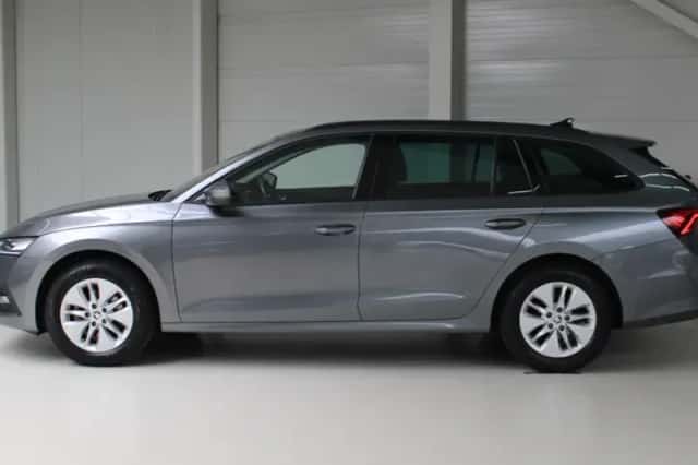 Škoda Octavia (2024) thumbnail 3