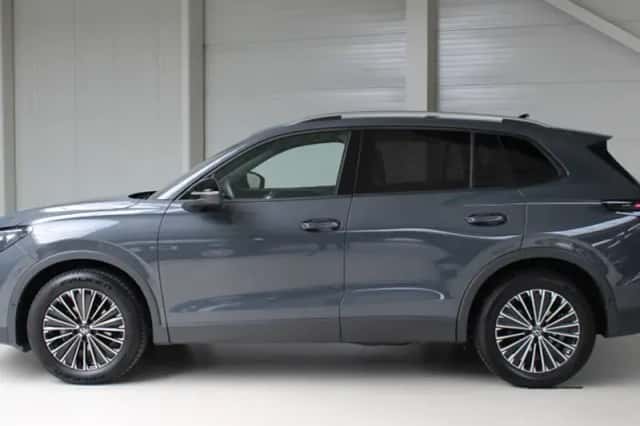 Volkswagen Tiguan (2025) thumbnail 3