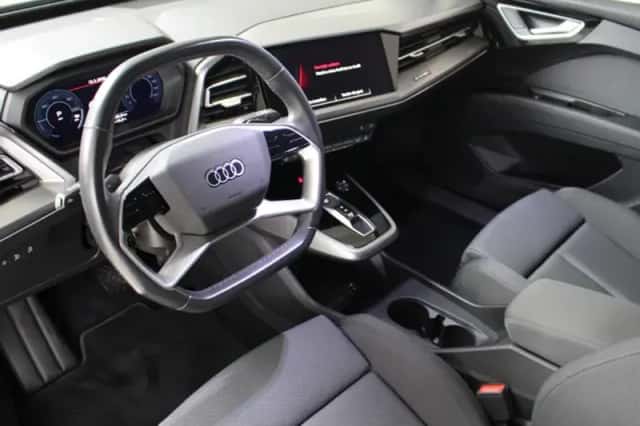 Audi Q4 e-tron (2023) thumbnail 12