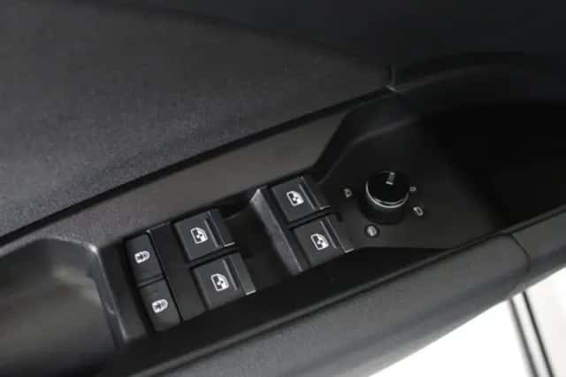 Audi Q4 e-tron (2023) thumbnail 13