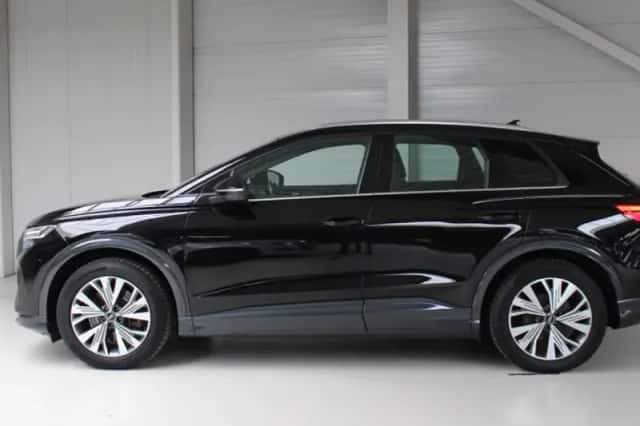 Audi Q4 e-tron (2023) thumbnail 3