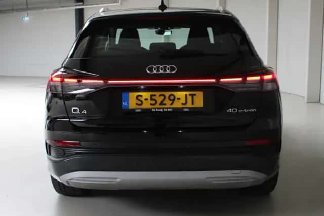 Audi Q4 e-tron (2023) thumbnail 5