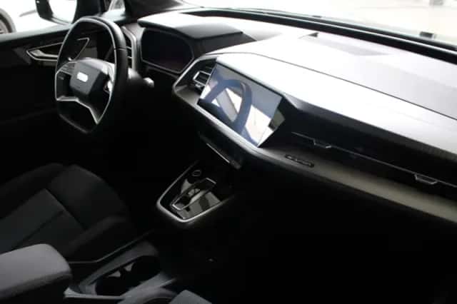 Audi Q4 e-tron (2023) thumbnail 8