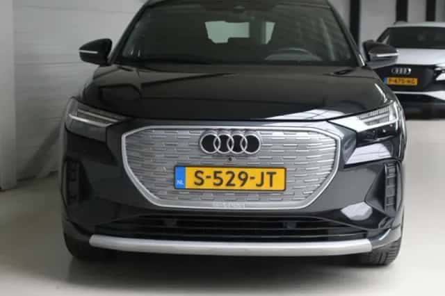 Audi Q4 e-tron (2023) thumbnail 9