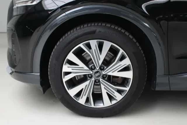 Audi Q4 e-tron (2023) thumbnail 10
