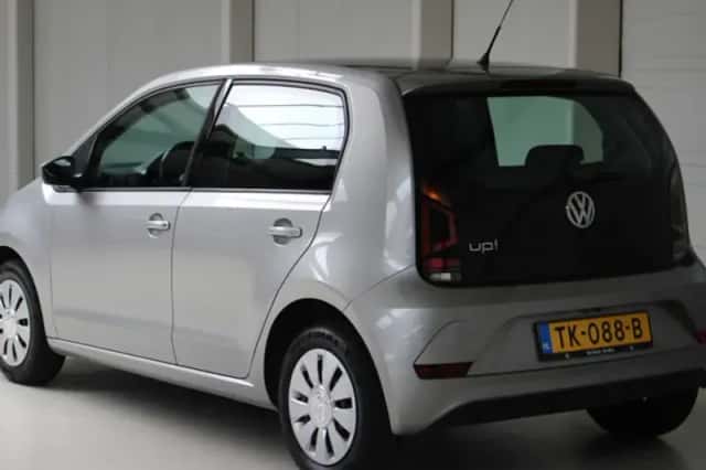 Volkswagen Up! (2018) thumbnail 4
