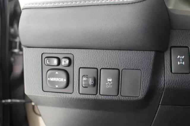 Toyota RAV4 (2014) thumbnail 11