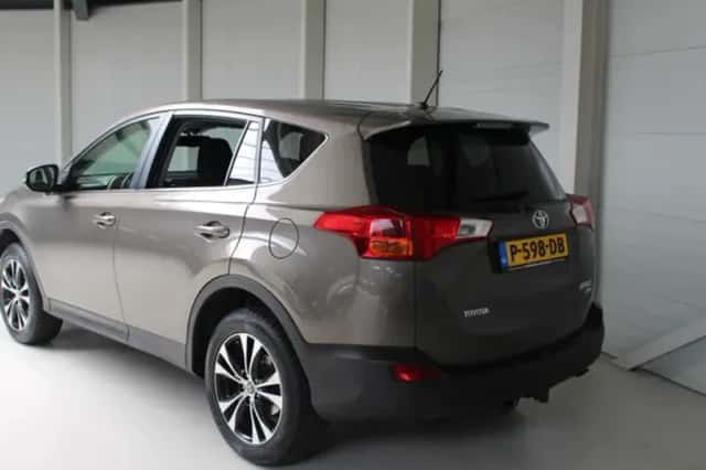 Toyota RAV4 (2014) thumbnail 4