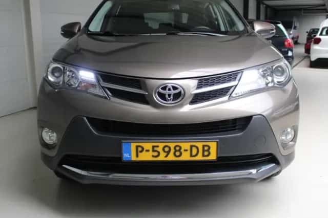 Toyota RAV4 (2014) thumbnail 6