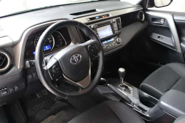 Toyota RAV4 (2014) thumbnail 9