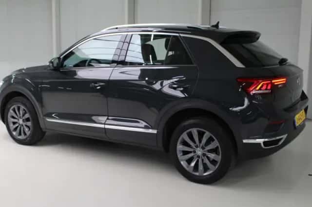 Volkswagen T-Roc (2020) thumbnail 3