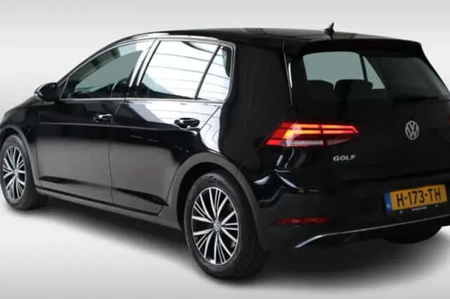Volkswagen Golf (2020) thumbnail 4