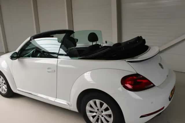 Volkswagen Beetle (2018) thumbnail 3