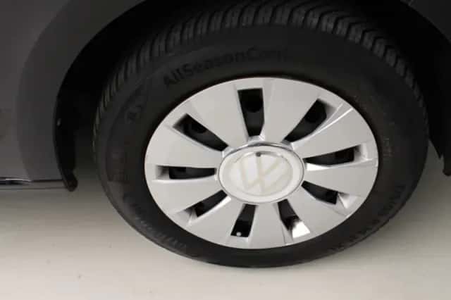 Volkswagen Up! (2023) thumbnail 5