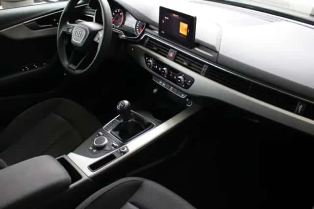 Audi A4 (2019) thumbnail 6
