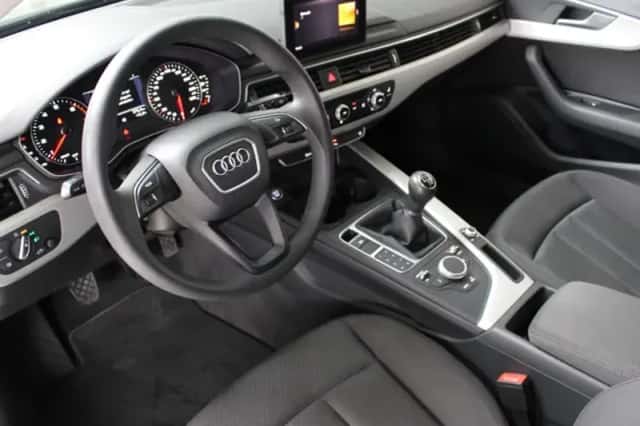 Audi A4 (2019) thumbnail 10