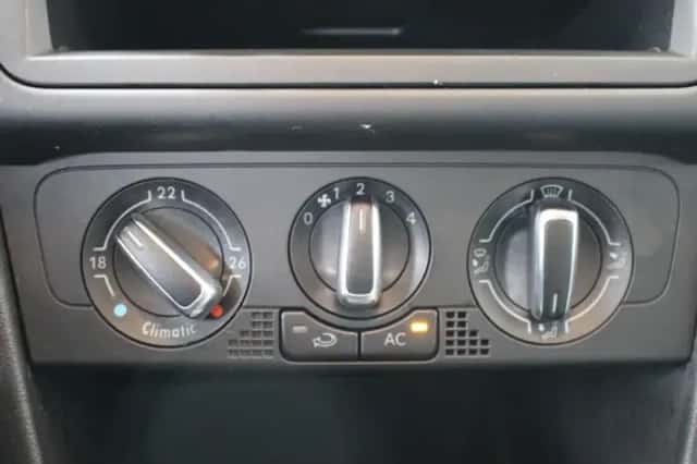 Volkswagen Polo (2010) thumbnail 14