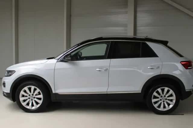Volkswagen T-Roc (2019) thumbnail 3