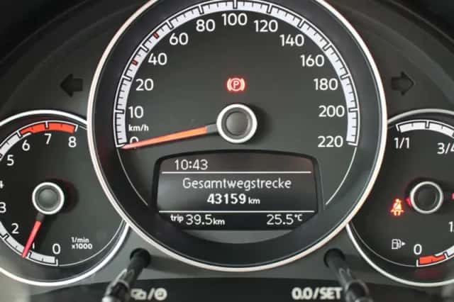Volkswagen Up! (2023) thumbnail 3