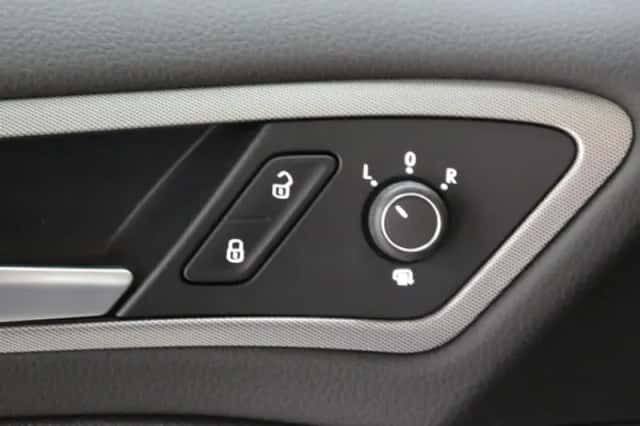 Volkswagen Golf (2020) thumbnail 9