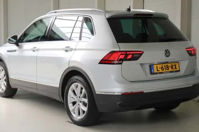 Volkswagen Tiguan (2021) thumbnail 4