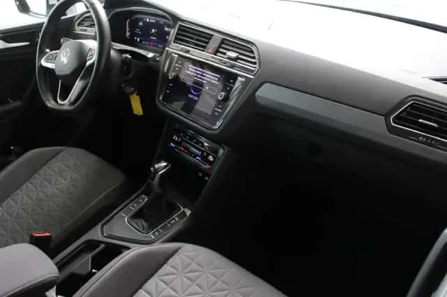 Volkswagen Tiguan (2021) thumbnail 6