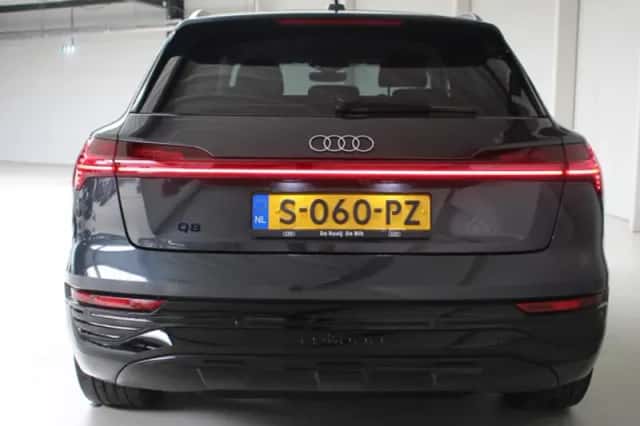 Audi Q8 e-tron (2023) thumbnail 5