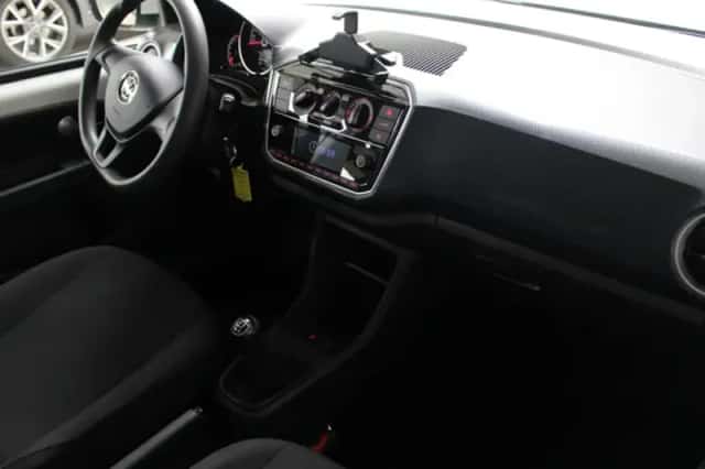Volkswagen Up! (2023) thumbnail 6