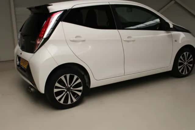 Toyota Aygo (2016) thumbnail 3