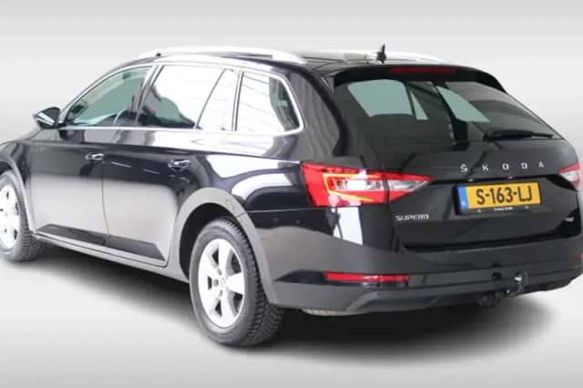 Škoda Superb (2023) thumbnail 4