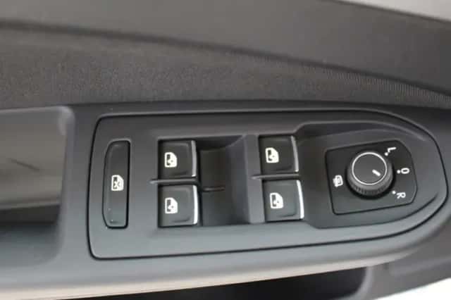 Volkswagen Golf (2021) thumbnail 15