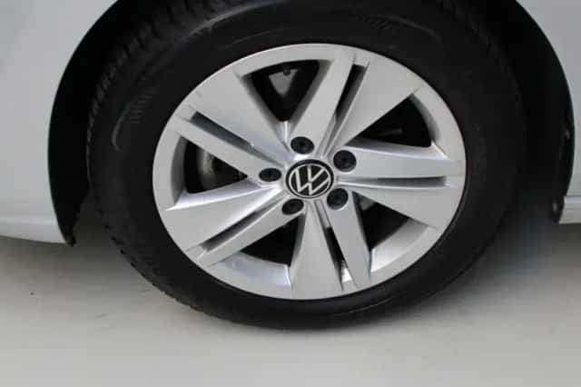 Volkswagen Golf (2021) thumbnail 9