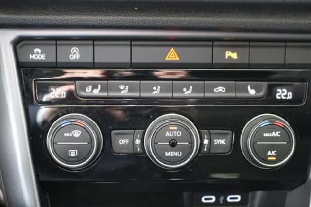 Volkswagen T-Roc (2022) thumbnail 21