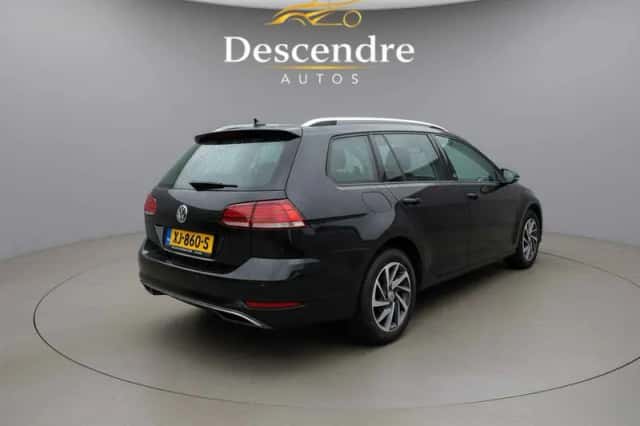 Volkswagen Golf (2017) thumbnail 4