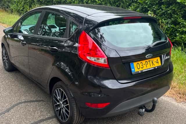Ford Fiesta (2011) thumbnail 4