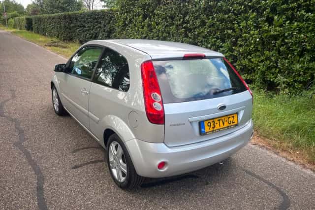 Ford Fiesta (2007) thumbnail 4