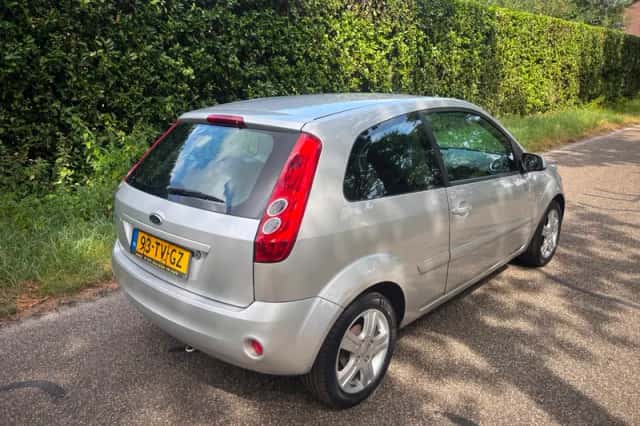 Ford Fiesta (2007) thumbnail 5