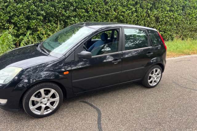 Ford Fiesta (2004) thumbnail 2