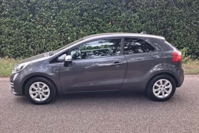 Kia Rio (2013) thumbnail 2